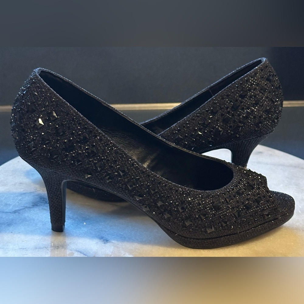 KELLY & KATIE Black Shiny Black Beads Small Heel OpenToe Slip Resistant Sz 7.5